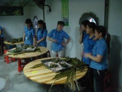 巧媳婦、新酷男,老節日,新過法!--記端午節DIY包粽子比賽